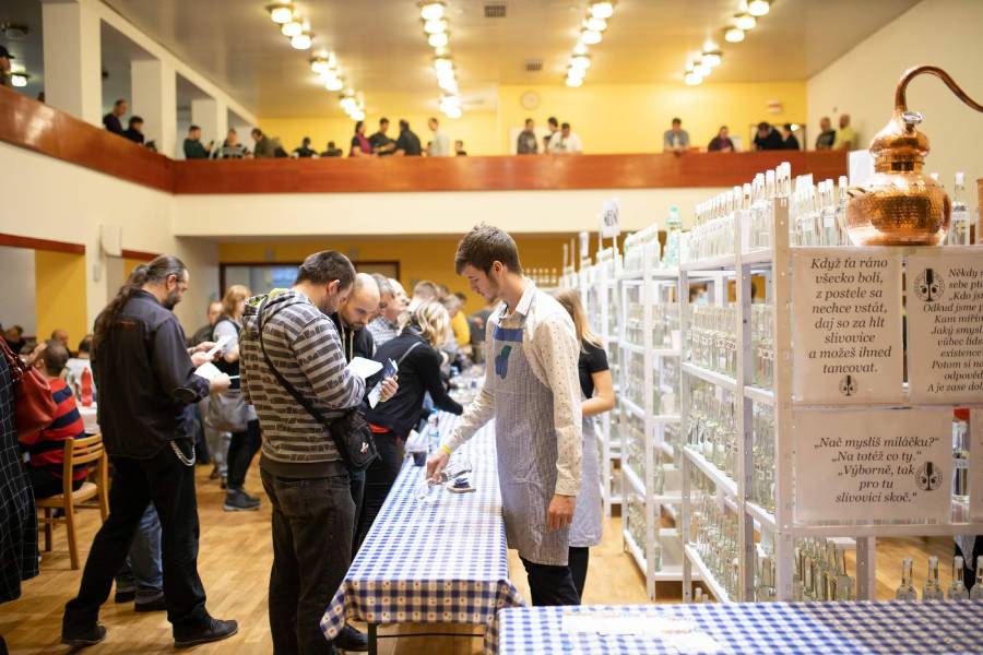 Košt ovocných pálenek a kysaného zelí v Mikulčicích. Zdroj: Gurmáni MIkulčice