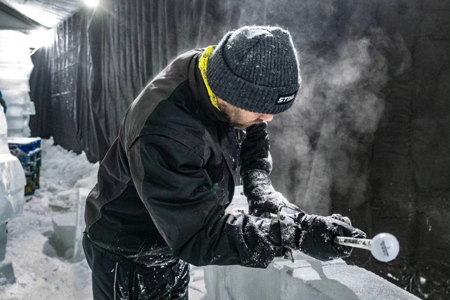 Sochaři na Pustevnách. Zdroj: Pustevny, s. r. o.