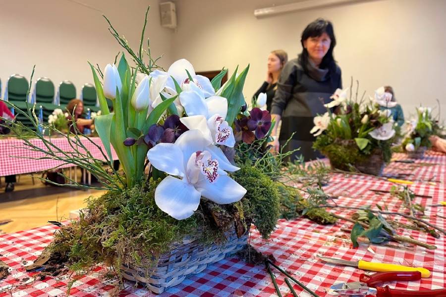 Výstava Orchideje a jejich tropičtí sousedé. Květinový workshop. Zdroj: Jihočeské muzeum