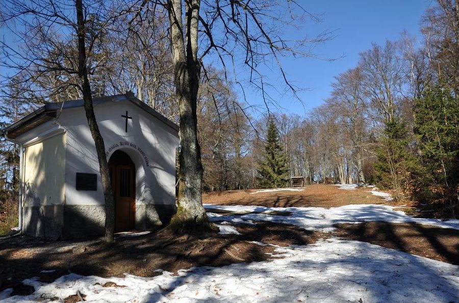 Kaple Proměnění Páně u Rožmitálu pod Třemšínem. Foto: Petr Fabian. Zdroj: <a href="http://www.hrady-zriceniny.cz">Hrady-zříceniny.cz</a>