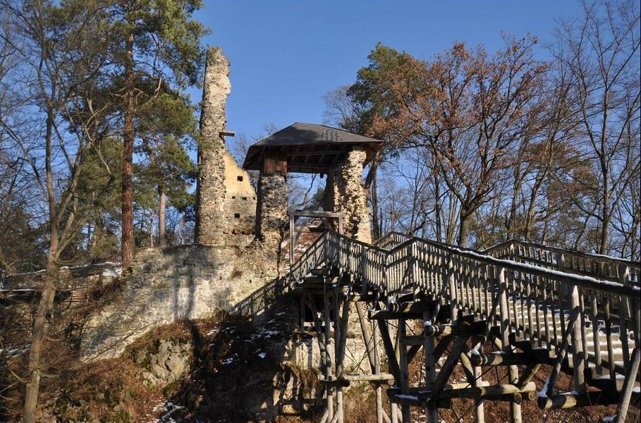 Zřícenina hradu Zlenice. Foto: Petr Fabian. Zdroj: <a href="http://www.hrady-zriceniny.cz">Hrady-zříceniny.cz</a>