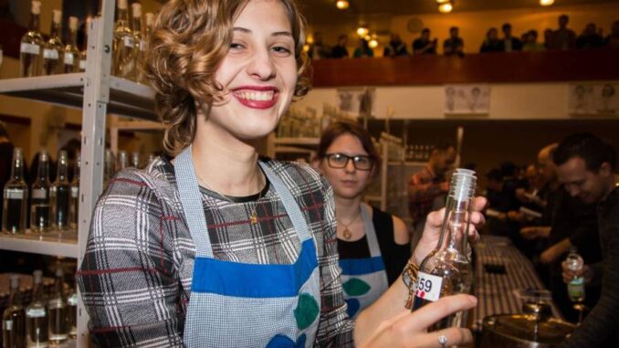 Košt ovocných pálenek a kysaného zelí v Mikulčicích. Foto: pucmola, rajce.net. Zdroj: Gurmáni MIkulčice