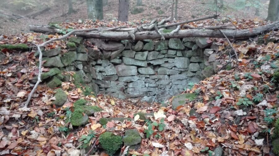 Zbytky pece na pálení vápna