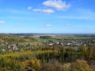 Výhled z rozhledny na Anenském vrchu u Sosnové. Zdroj foto: obec Sosnová v Moravskoslezském kraji