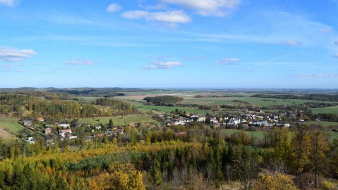 Výhled z rozhledny na Anenském vrchu u Sosnové. Zdroj foto: obec Sosnová v Moravskoslezském kraji