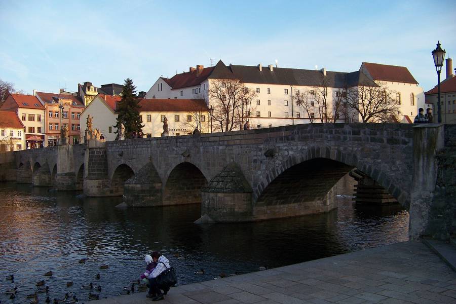 Hrad a kamenný most v Písku. Foto: ŠJů, Wikimedia Commons, CC BY-SA 3.0.