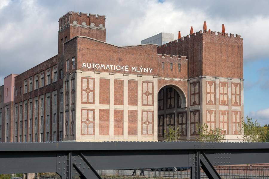 Automatické mlýny v Pardubicích. Zdroj: Gočárova galerie