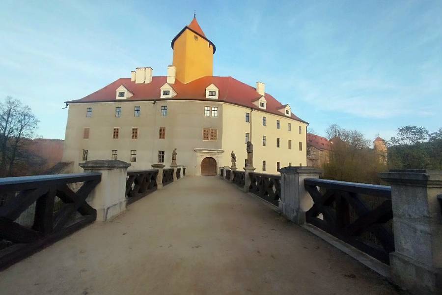 Slavnosti moravského uzeného a vína na hradě Veveří. Zdroj: Národní památkový ústav