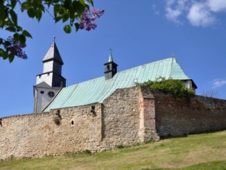 Opevněný kostel sv. Jana Křtitele v Kurdějově. Foto: Petr Fabian. Zdroj: Hrady-zříceniny.cz
