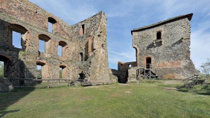 Hrad Krakovec byl sídlem krále všeho nečasu. Zdroj: NPÚ
