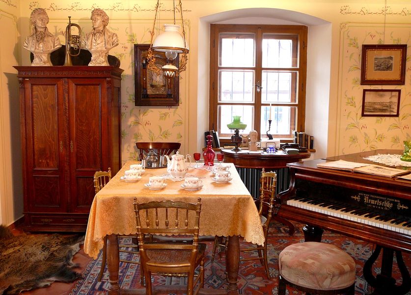 Měšťanský salón. Zdroj: Regionální muzeum města Žďáru nad Sázavou