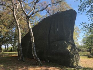 Skalní útvar Klepec u obce Skřivany. Zdroj: Shutterstock.com/1203980437/jablko02