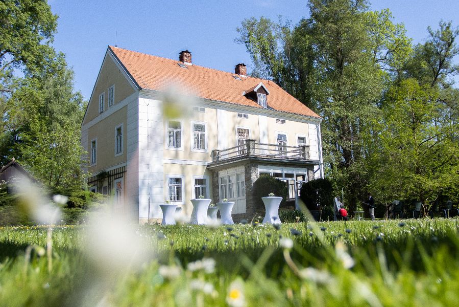 Zdroj: Památník Karla Čapka ve Staré Huti u Dobříše