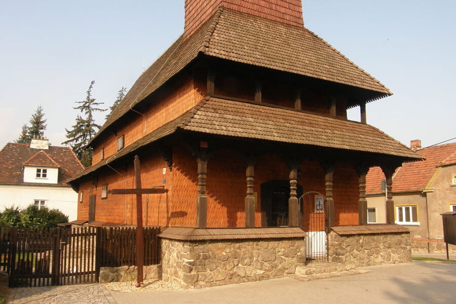 Dřevěný kostelík sv. Paraskivy.