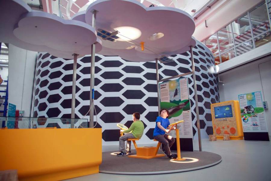 Techmania Science Center je interaktivní zábava plná poznávání, objevování a experimentování. Zdroj: Techmania Science Centre