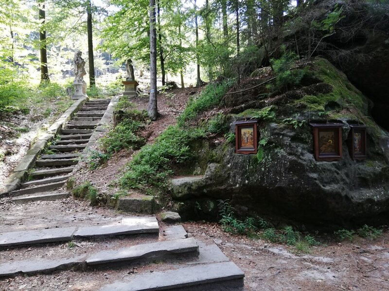 Bratrské oltáře, schodiště.