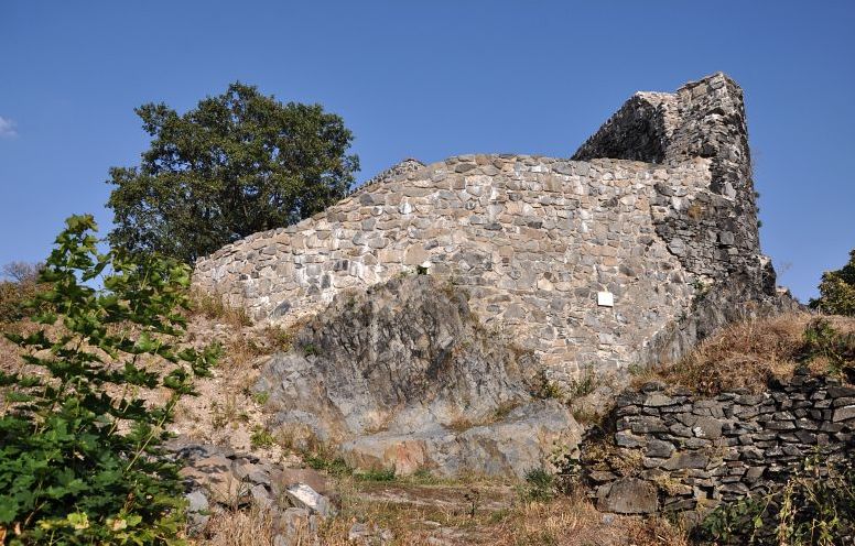 Zřícenina hradu Blansko v okrese Ústí nad Labem. Foto: Petr Fabian. Zdroj: <a href="http://www.hrady-zriceniny.cz">Hrady-zříceniny.cz</a>