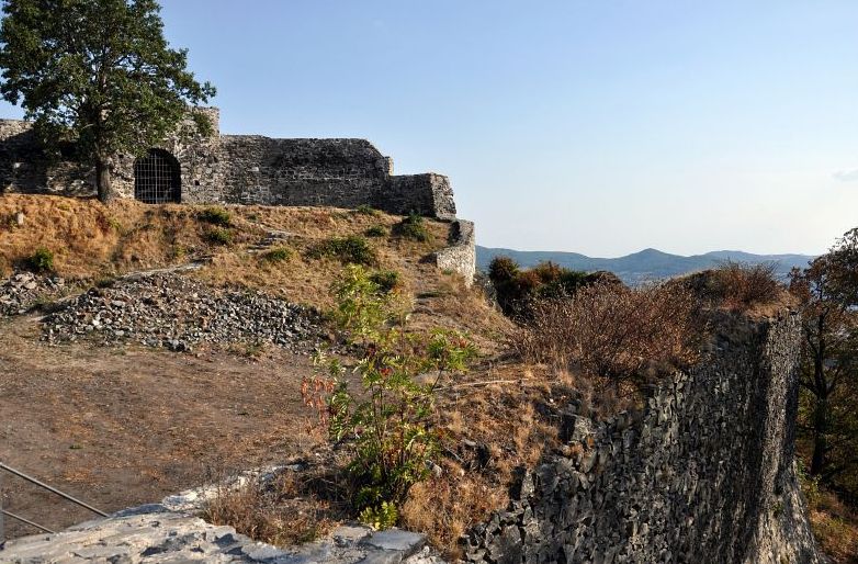 Zřícenina hradu Blansko v okrese Ústí nad Labem. Foto: Petr Fabian. Zdroj: <a href="http://www.hrady-zriceniny.cz">Hrady-zříceniny.cz</a>