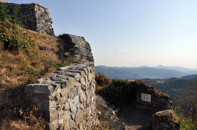 Zřícenina hradu Blansko v okrese Ústí nad Labem. Foto: Petr Fabian. Zdroj: <a href="http://www.hrady-zriceniny.cz">Hrady-zříceniny.cz</a>