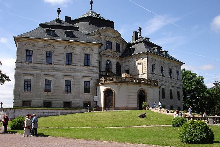 Zámek Karlova Koruna v Chlumci nad Cidlinou. Foto: Wietek, veřejná doména. Zdroj: Wikimedia Commons