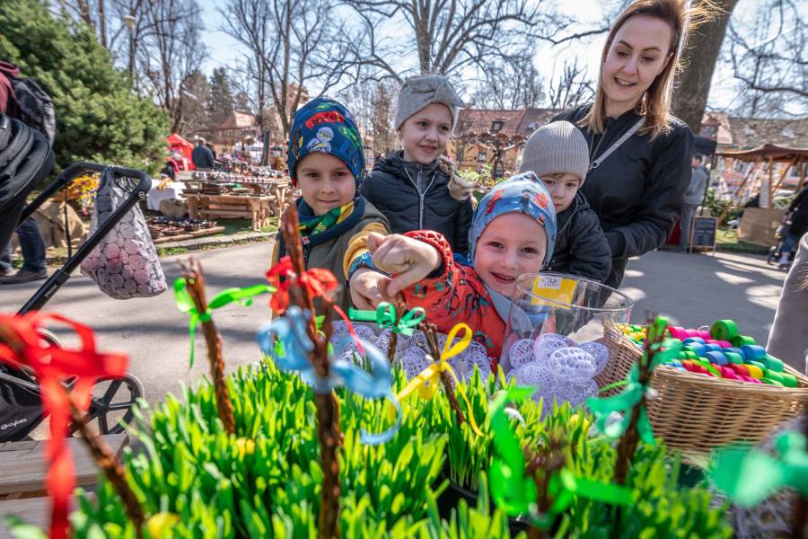 Velikonoční jarmark ve Smetanových sadech v Jihlavě. Zdroj: Brána Jihlavy, dojihlavy.cz