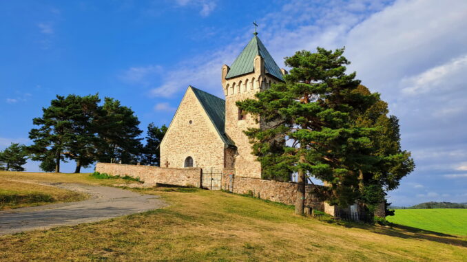 Kostel svatého Michaela archanděla.