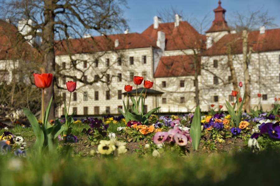 Zámek Třeboň a přilehlý park. Foto: Olga Müllerová. Zdroj: Národní památkový ústav