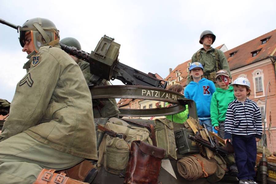 Oslavy osvobození Chebu před deseti lety. Zdroj: Město Cheb