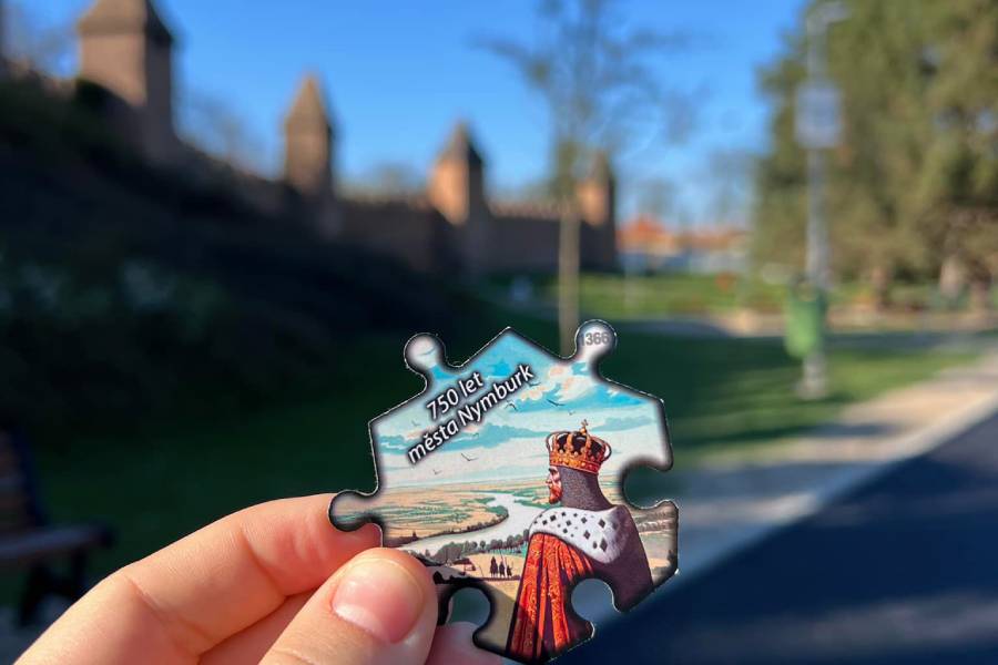 Magnetka k 750. výročí založení města Nymburk. Zdroj: TIC Nymburk