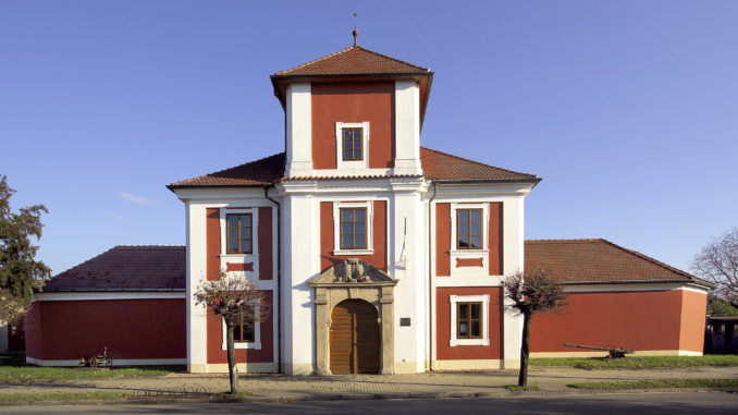 Městské muzeum Loreta. Čelní pohled na budovu muzea.