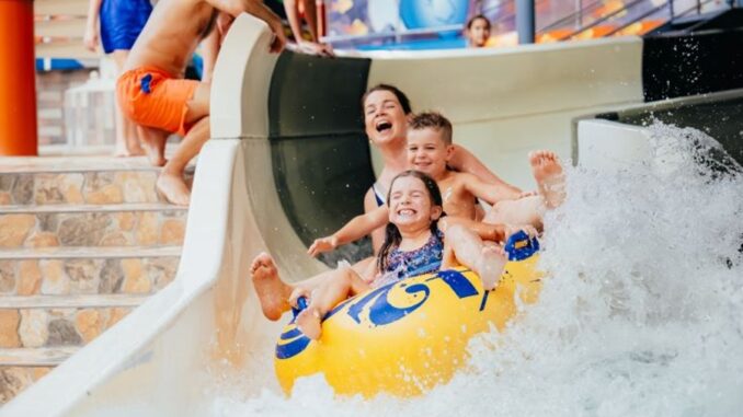 Tobogány, vlny a smích – dokonalý den plný zábavy. Zdroj foto: Aquapalace Hotel Prague