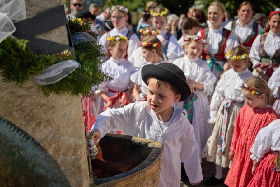 Otevírání pramenů v Luhačovicích. Zdroj: Město Luhačovice