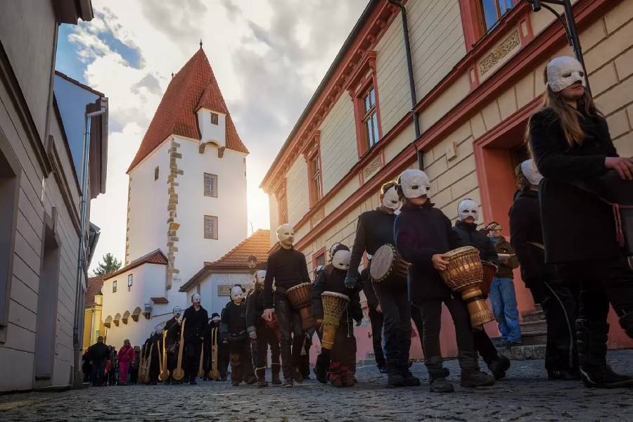 Velikonoční hrkání v Českých Budějovicích. Foto: Jindřich Čermák. Zdroj: Magistrát města České Budějovice. budejce.cz