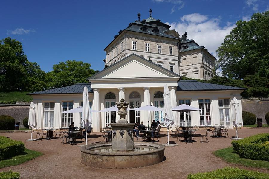 Zámek Karlova Koruna. Autor: Martin Veselka, CC BY-SA 4.0, Wikimedia Commons