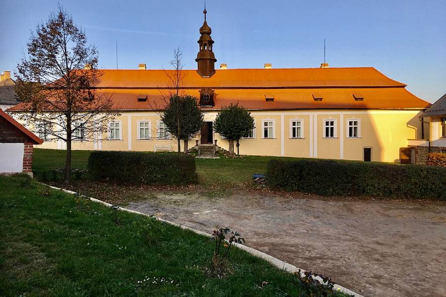 Zámek Palupín. Autor: Johanna Victoria Karenová, CC BY-SA 4.0, Wikimedia Commons