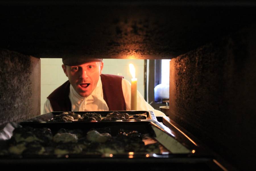 Oživená zámecká kuchyně na zámku Žleby. Zdroj: Národní památkový ústav, CC BY-NC-ND 3.0 CZ