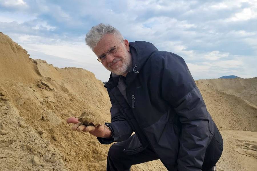 Sochař Tomáš Dostál. Zdroj: Eva Burešová, @uzasnysvetpisku