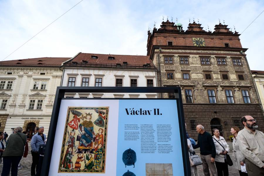 Venkovní výstava nazvaná Václav II. & Plzeň byla k vidění v roce 2021. Zdroj: Statutární město Plzeň