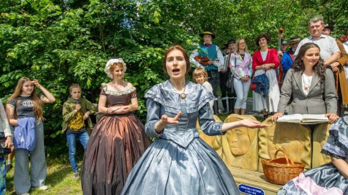 Zahájení loňského 8. ročníku Festivalu Karoliny Světlé. Autor: Matyáš Gál. Zdroj: Foto: Archiv Stopy v krajině