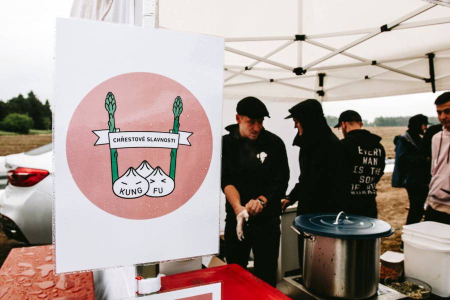 Chřestové a křenové slavnosti, Hostín u Vojkovic. Zdroj: ceskychrest.cz