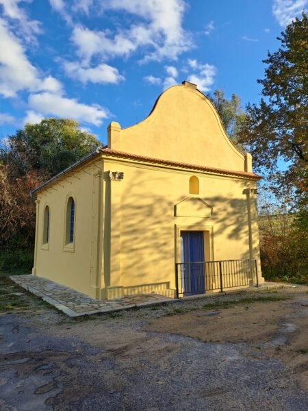 Opravená kaple Panny Marie Pomocné.