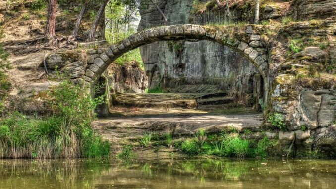 Kamenný most u Mlýnského rybníka. Zdroj: obec Stvolínky v okrese Česká Lípa