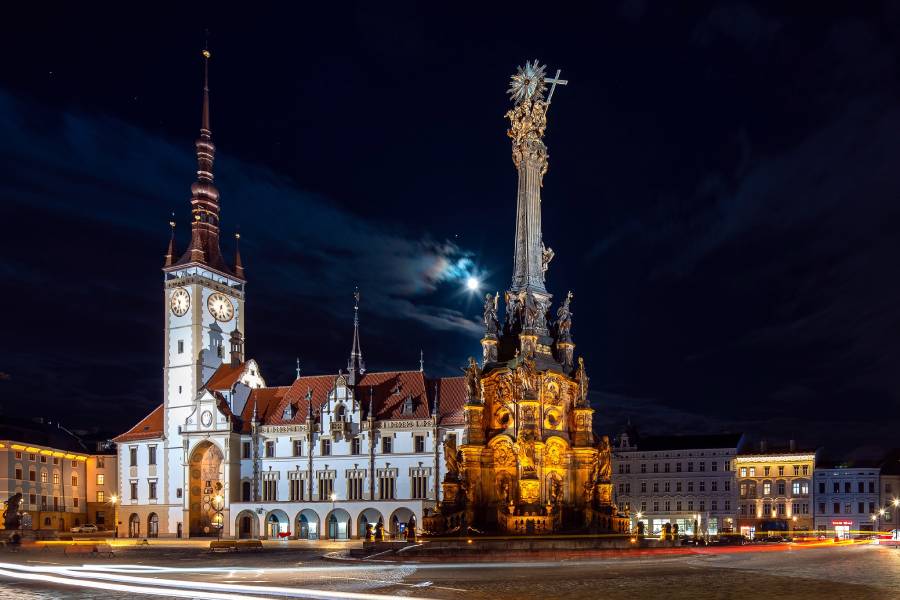Na Horním a Dolním náměstí můžete během Olomoucké muzejní noci navštívit kromě několika galerií také třeba budovu radnice i její věž. Zdroj: Město Olomouc