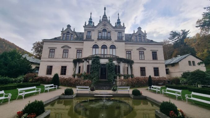 Nový zámek ve Velkém Březně