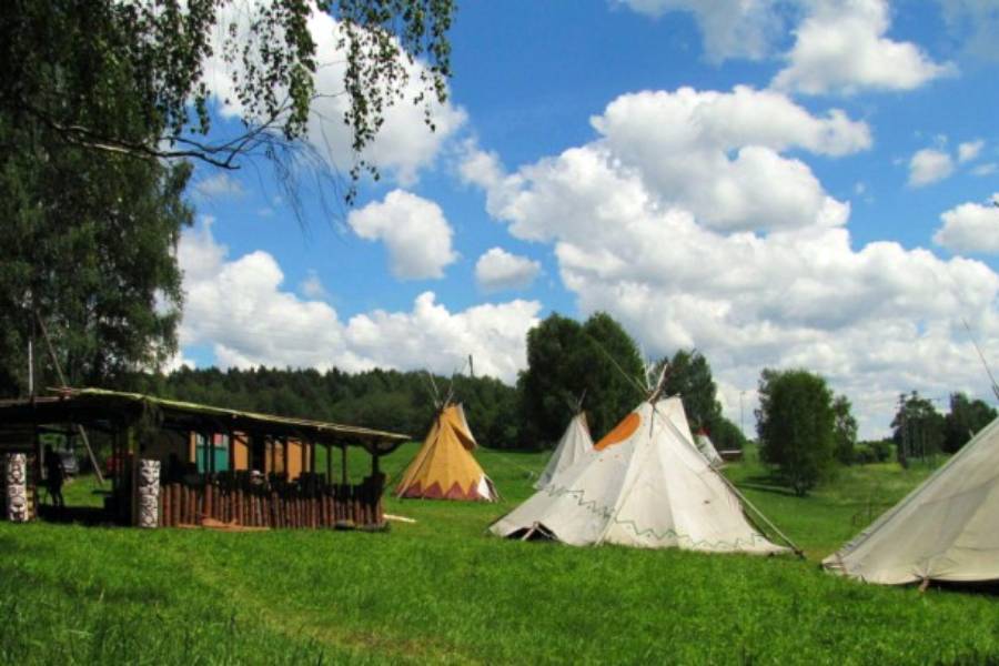 Poznejte svět prérijních indiánů – komentované prohlídky v indiánské vesničce. Zdroj: Indiánská vesnička Rosehill, rosehill.cz