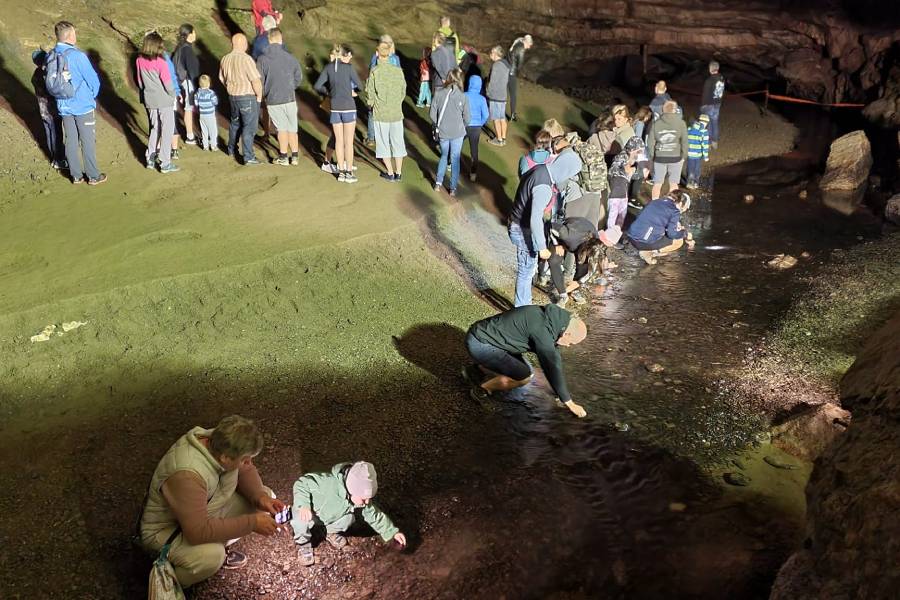 Den otevřených dveří v Býčí skále. Zdroj: ZO ČSS 6-01 Býčí skála 