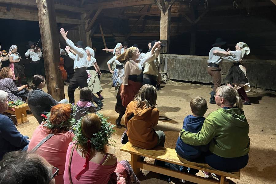 Taneční vystoupení. Zdroj: Muzeum lidových staveb v Kouřimi