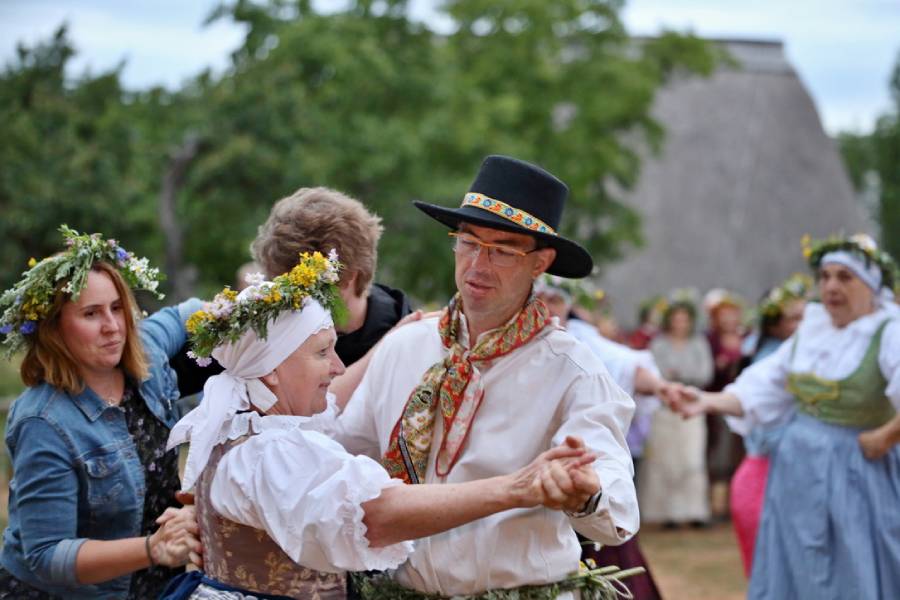 Hudba a tanec jsou důležitou součástí programu. Zdroj: Muzeum lidových staveb v Kouřimi