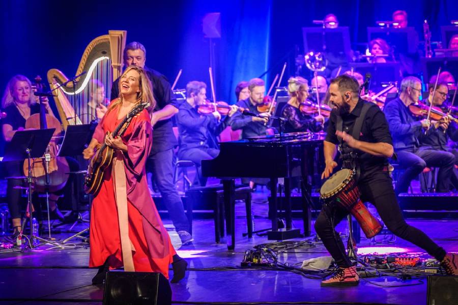 Aneta Langerové s kapelou rozezní nádvoří zámku v Moravském Krumlově. Zdroj: Zámek Moravský Krumlov