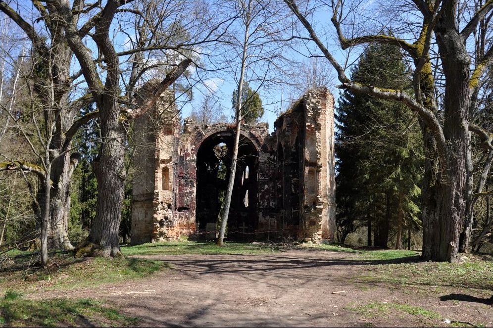 Zřícenina kostela sv. Jana Křtitele v Plzeňském kraji. Foto: Petr Fabian. Zdroj: <a href="http://www.hrady-zriceniny.cz">Hrady-zříceniny.cz</a>